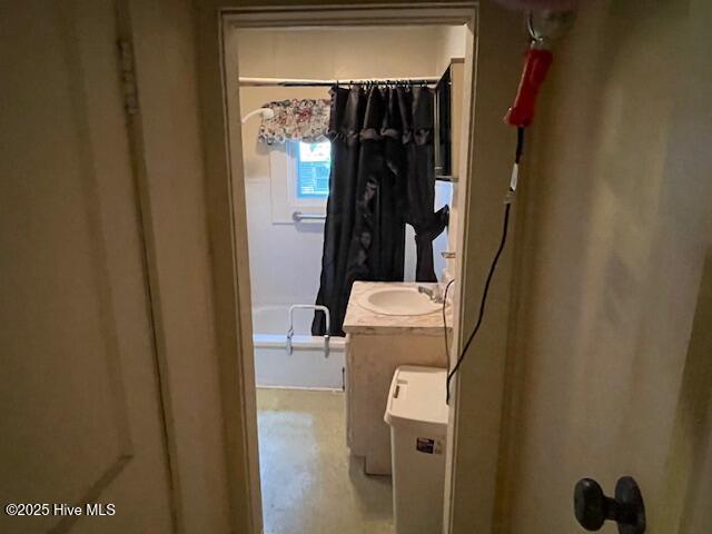 302 South Lower Street Elizabethtown, NC 28337 - Photo 9 of 12 First Bath