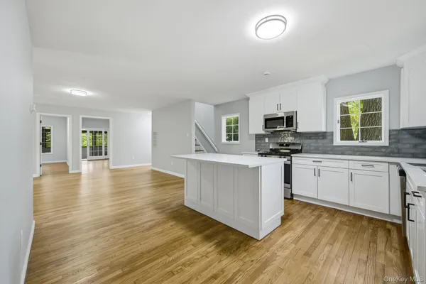 $769,000 | 10 Woodland Lane, Huntington, NY 11743