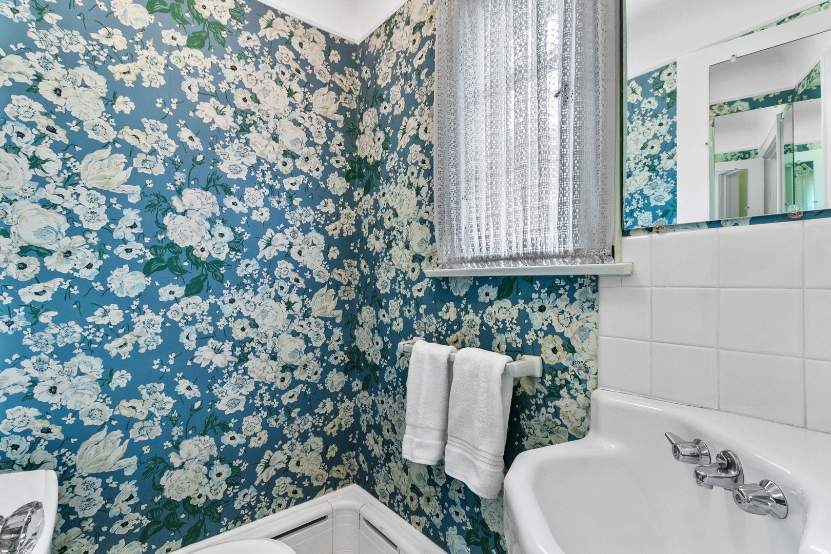258 Southcote Road Riverside, IL 60546 - Photo 11 of 31 a bathroom with a sink and mirror