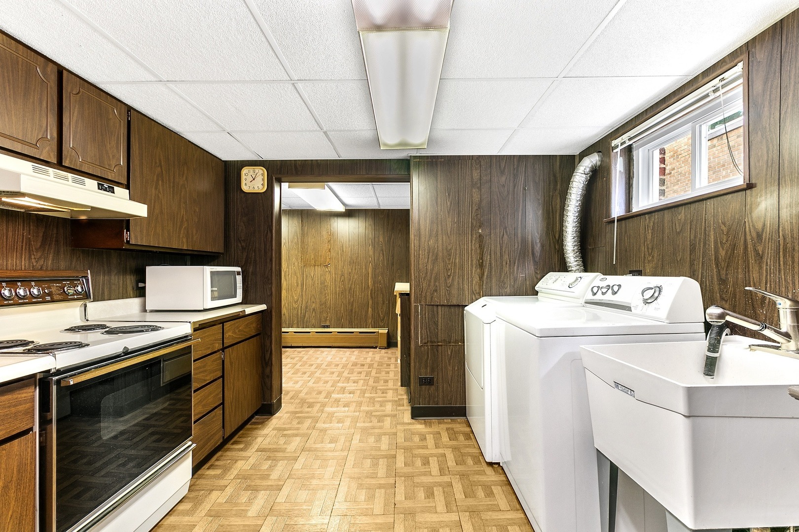 258 Southcote Road Riverside, IL 60546 - Photo 20 of 31 a kitchen that has a sink and a stove in it