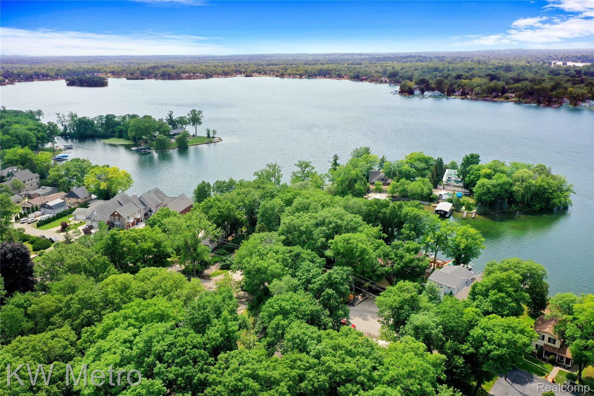 3182 Ridge Road White Lake, MI 48383 - Photo 9 of 30 DJI_0981.jpg