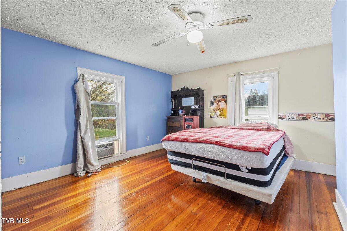 104 Maple Street Glade Spring, VA 24340 - Photo 27 of 42 26-128A9604