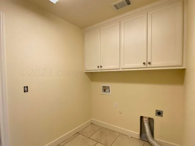 a view of a pathway with a house