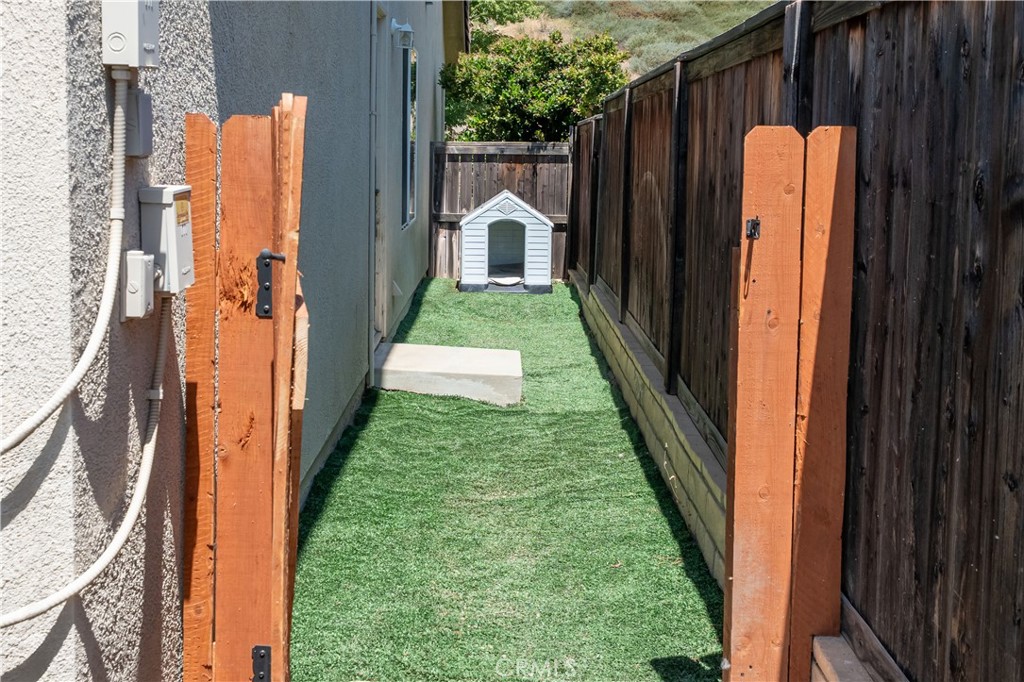 32610 Ridge Top Lane Castaic, CA 91384 - Photo 26 of 47 a view of a back yard from a balcony