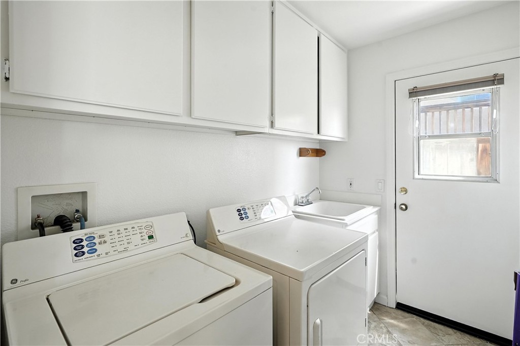 32610 Ridge Top Lane Castaic, CA 91384 - Photo 31 of 47 a utility room with dryer and washer