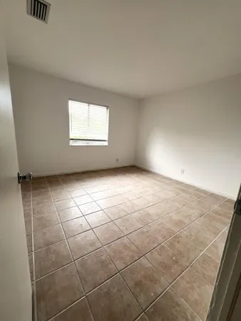 $1,900 | 1100 Summer Street, Unit 7, Palm Springs, FL 33461