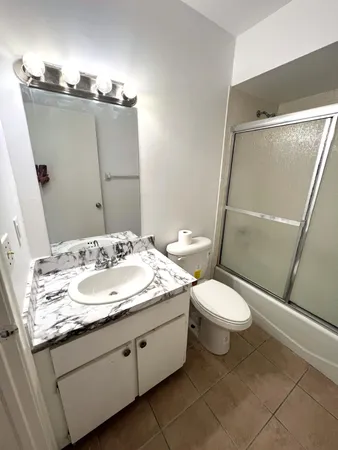 $1,900 | 1100 Summer Street, Unit 7, Palm Springs, FL 33461