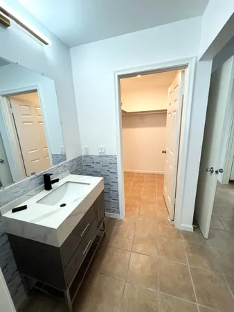 $1,900 | 1100 Summer Street, Unit 7, Palm Springs, FL 33461