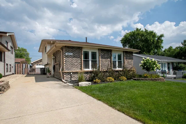 $362,900 | 16805 Hilltop Avenue, Orland Hills, IL 60487