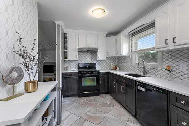 $362,900 | 16805 Hilltop Avenue, Orland Hills, IL 60487