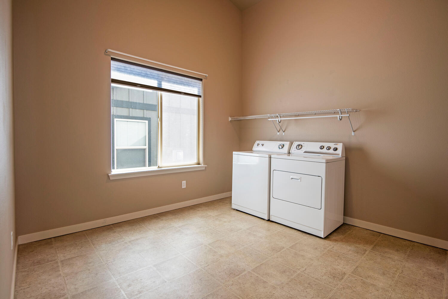 63225 Boyd Acres Road Bend, OR 97701 - Photo 16 of 22 Laundry Room