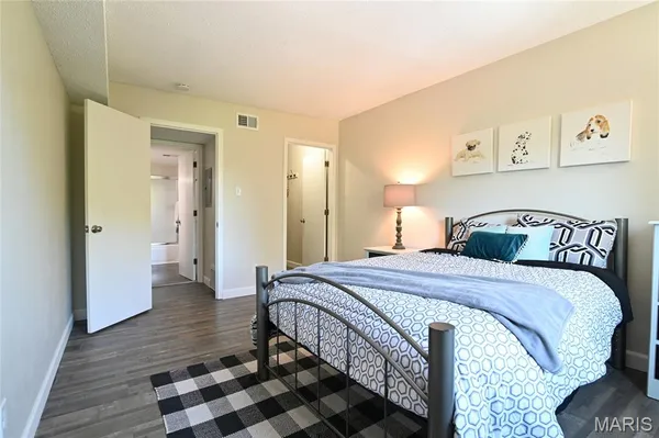 $74,995 | 2745 Westphalia Court, Unit F, Oakville, MO 63129