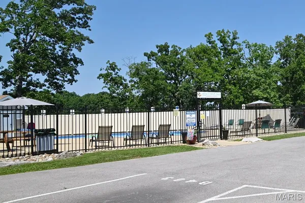 $74,995 | 2745 Westphalia Court, Unit F, Oakville, MO 63129