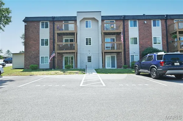 $74,995 | 2745 Westphalia Court, Unit F, Oakville, MO 63129