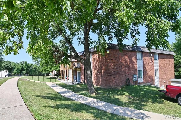 $74,995 | 2745 Westphalia Court, Unit F, Oakville, MO 63129