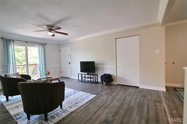 $74,995 | 2745 Westphalia Court, Unit F, Oakville, MO 63129