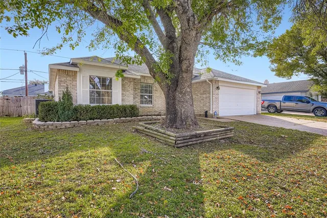$305,000 | 6609 Pecanwood Drive, Arlington, TX 76001