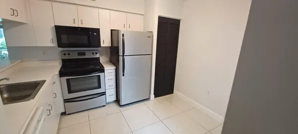 $1,900 | 19111 Glenmoor Drive, West Palm Beach, FL 33409