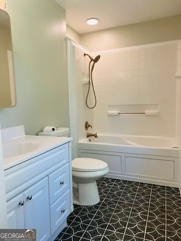 a bathroom with a tub