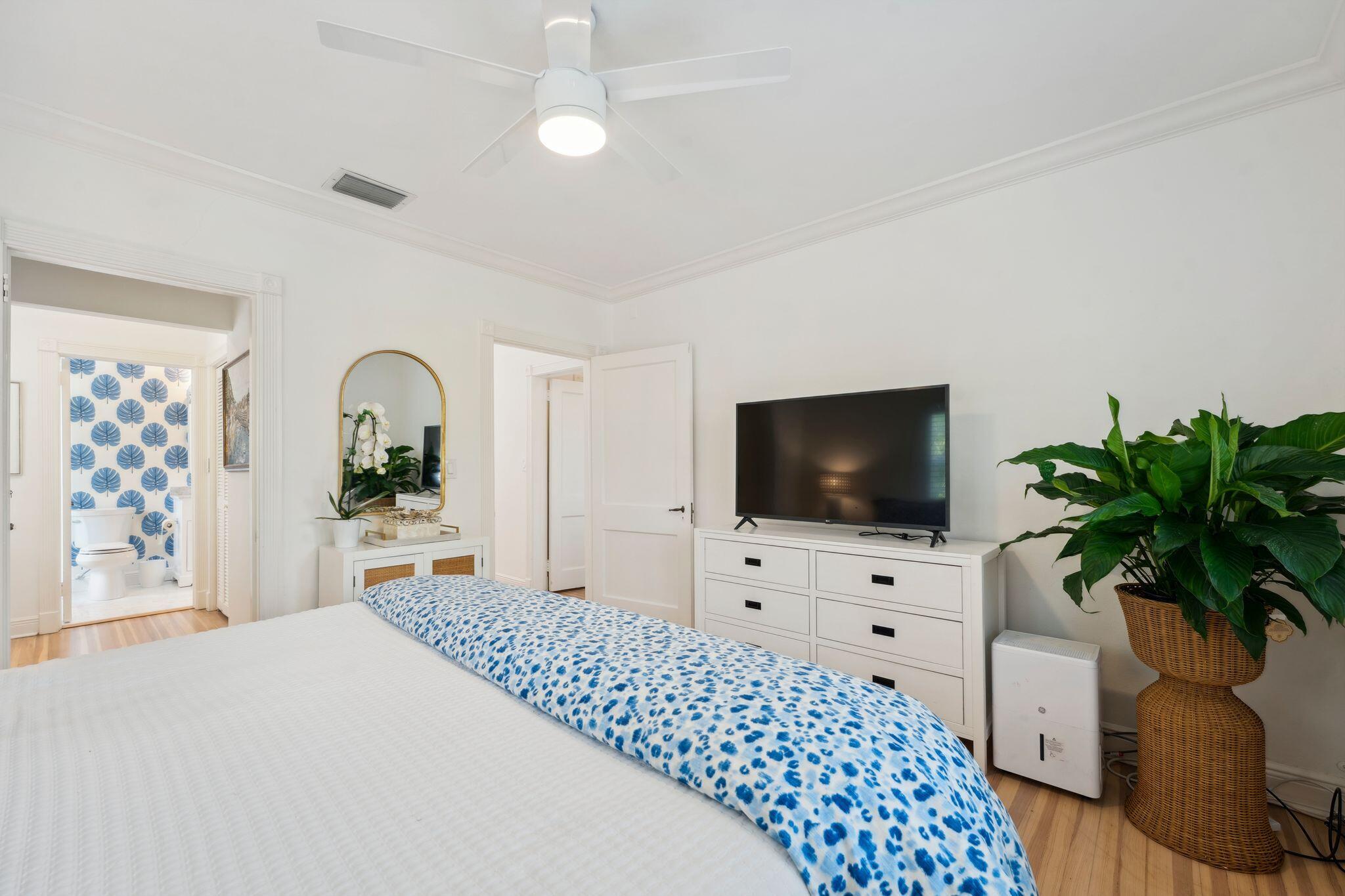 151 South County Road, Unit 2 Palm Beach, FL 33480 - Photo 12 of 22 151 S County Road 24