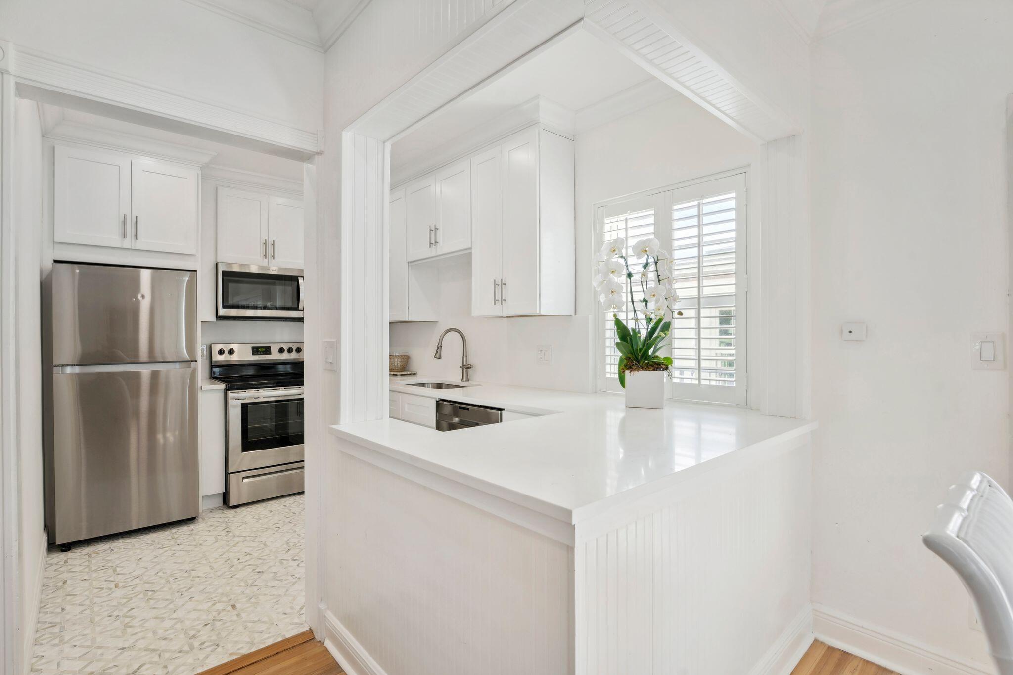 151 South County Road, Unit 2 Palm Beach, FL 33480 - Photo 5 of 22 151 S County Road 11