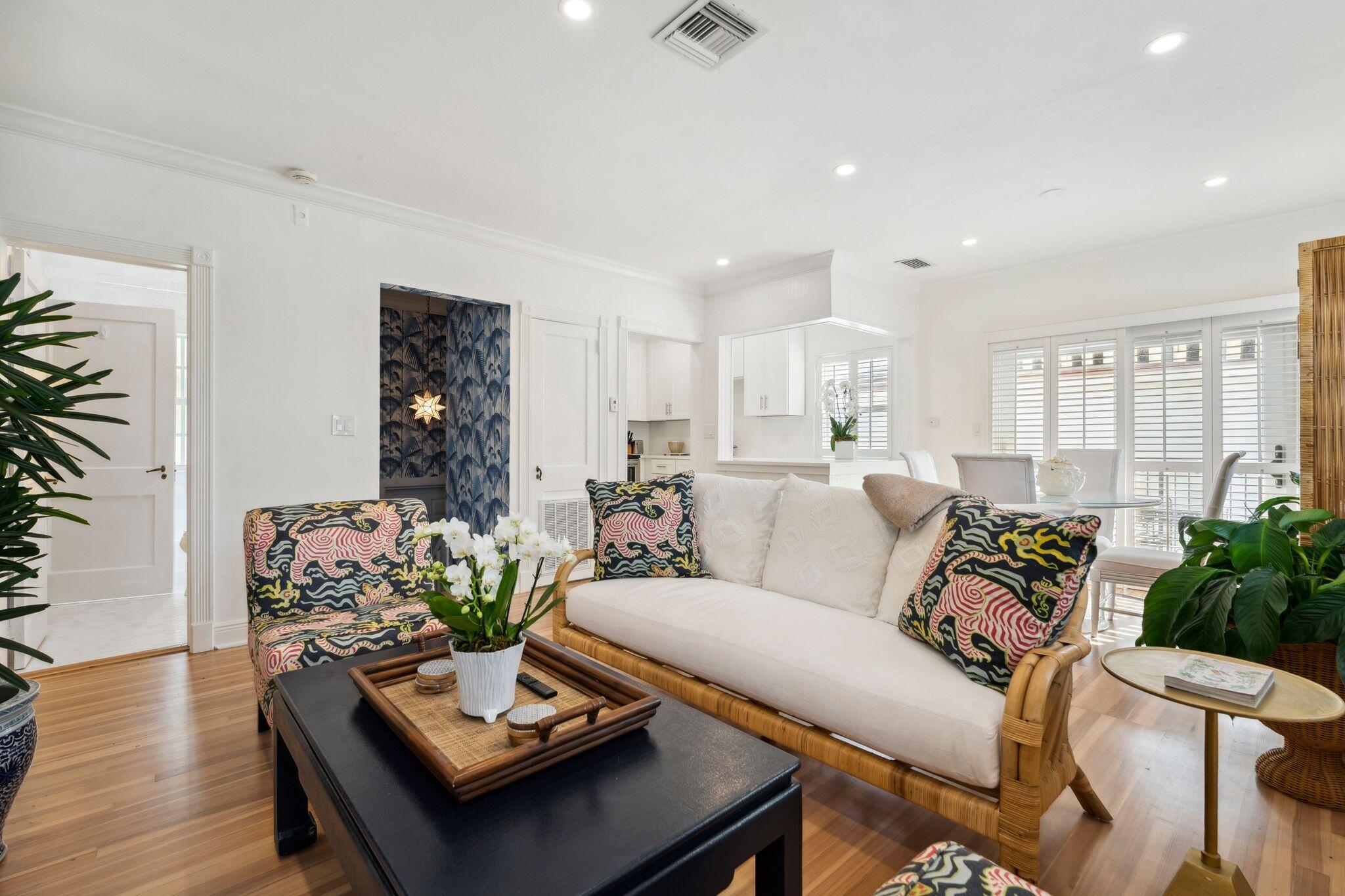 151 South County Road, Unit 2 Palm Beach, FL 33480 - Photo 6 of 22 151 S County Road 19