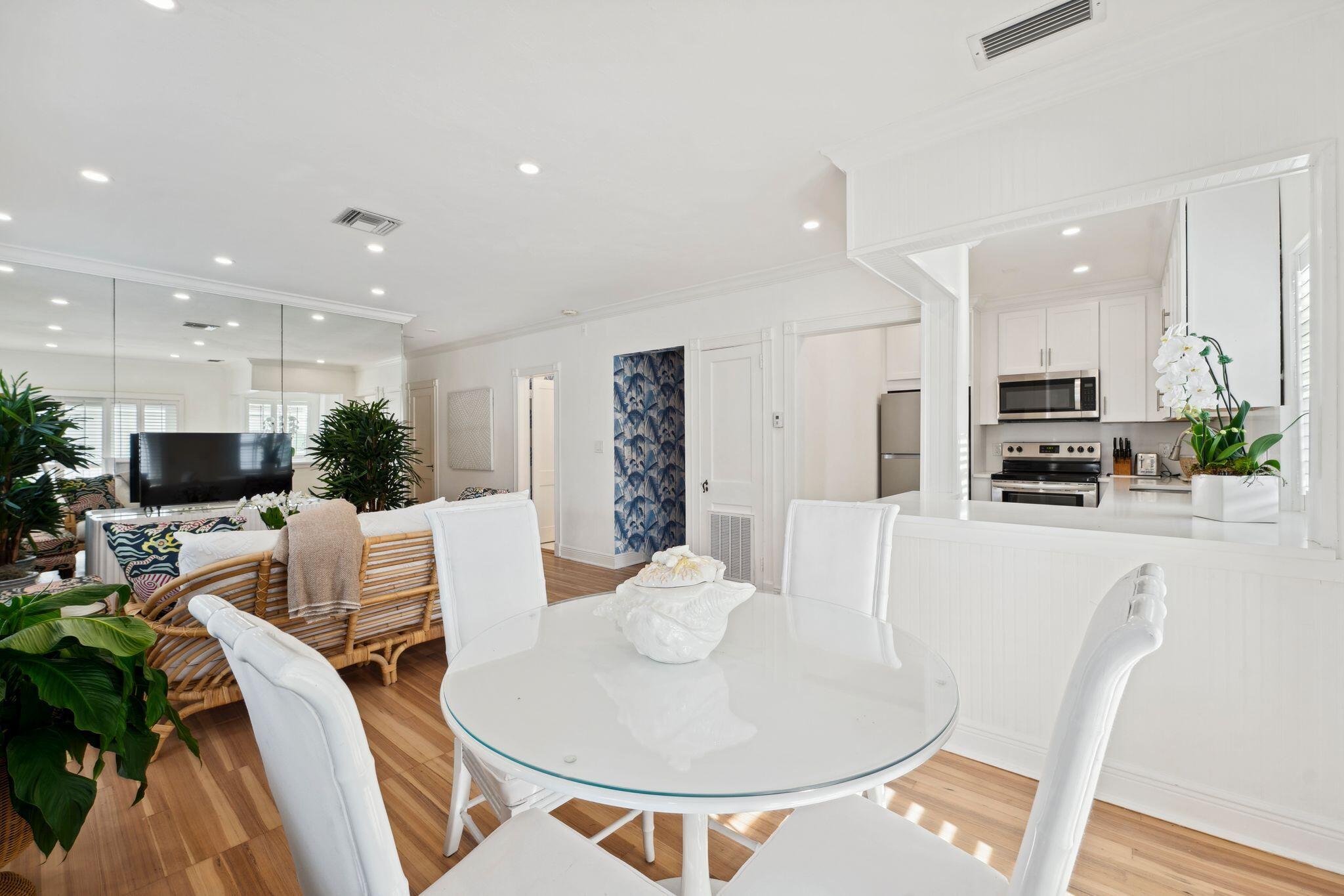 151 South County Road, Unit 2 Palm Beach, FL 33480 - Photo 7 of 22 151 S County Road 16