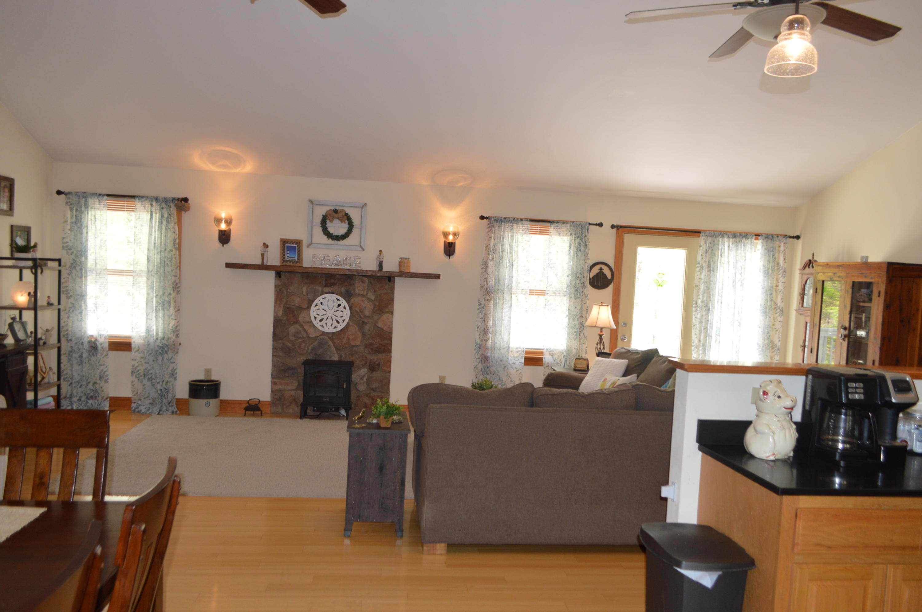 137 Ridge Road New Castle, VA 24127 - Photo 11 of 22 Living room