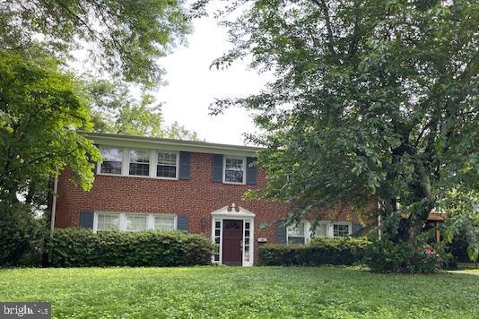 7121 Thrasher Road McLean, VA 22101 - Photo 2 of 4 front view of a house with a yard
