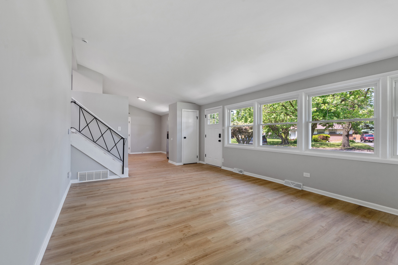 2711 Lancaster Drive Markham, IL 60428 - Photo 4 of 20