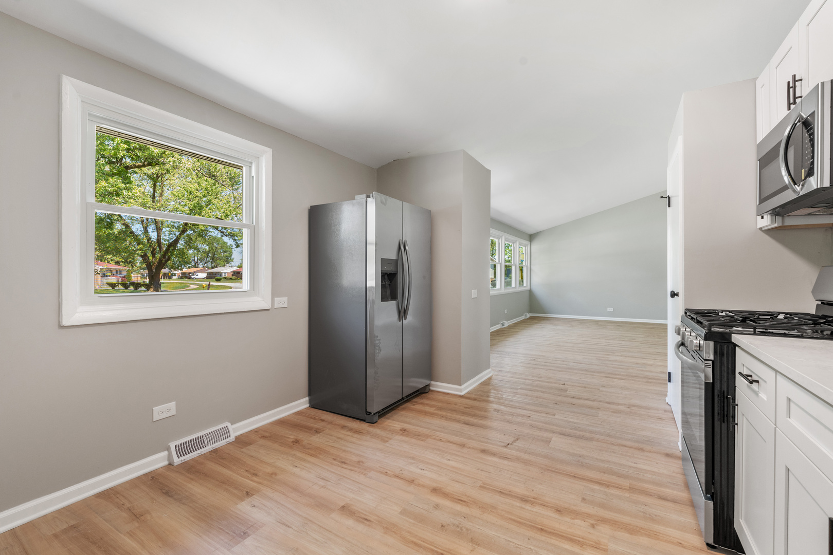 2711 Lancaster Drive Markham, IL 60428 - Photo 7 of 20