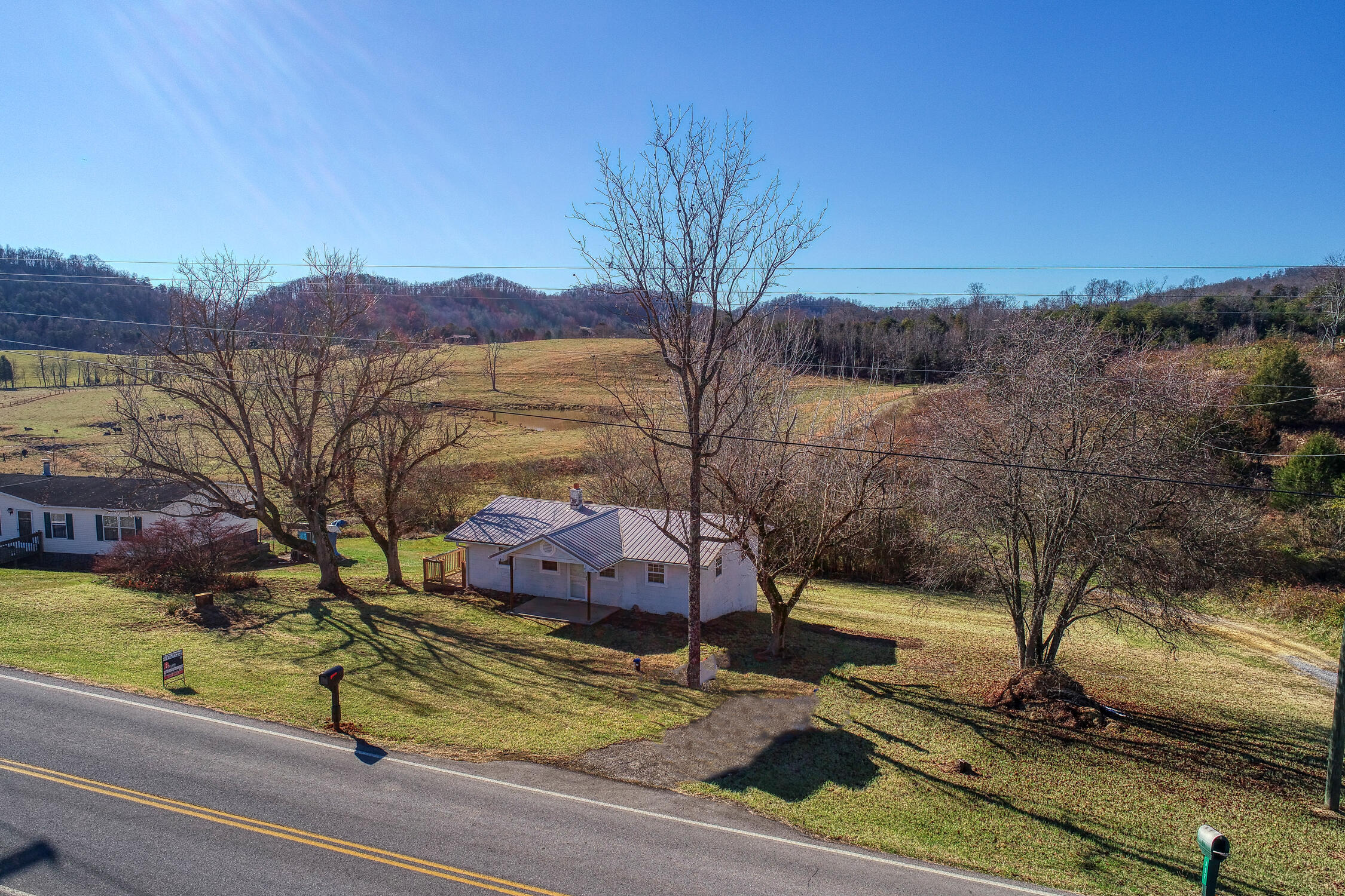 356 Gravely Valley Road Surgoinsville, TN 37873 - Photo 11 of 69 BG. 356 Gravely. Surg MLSa (16 of 29) V