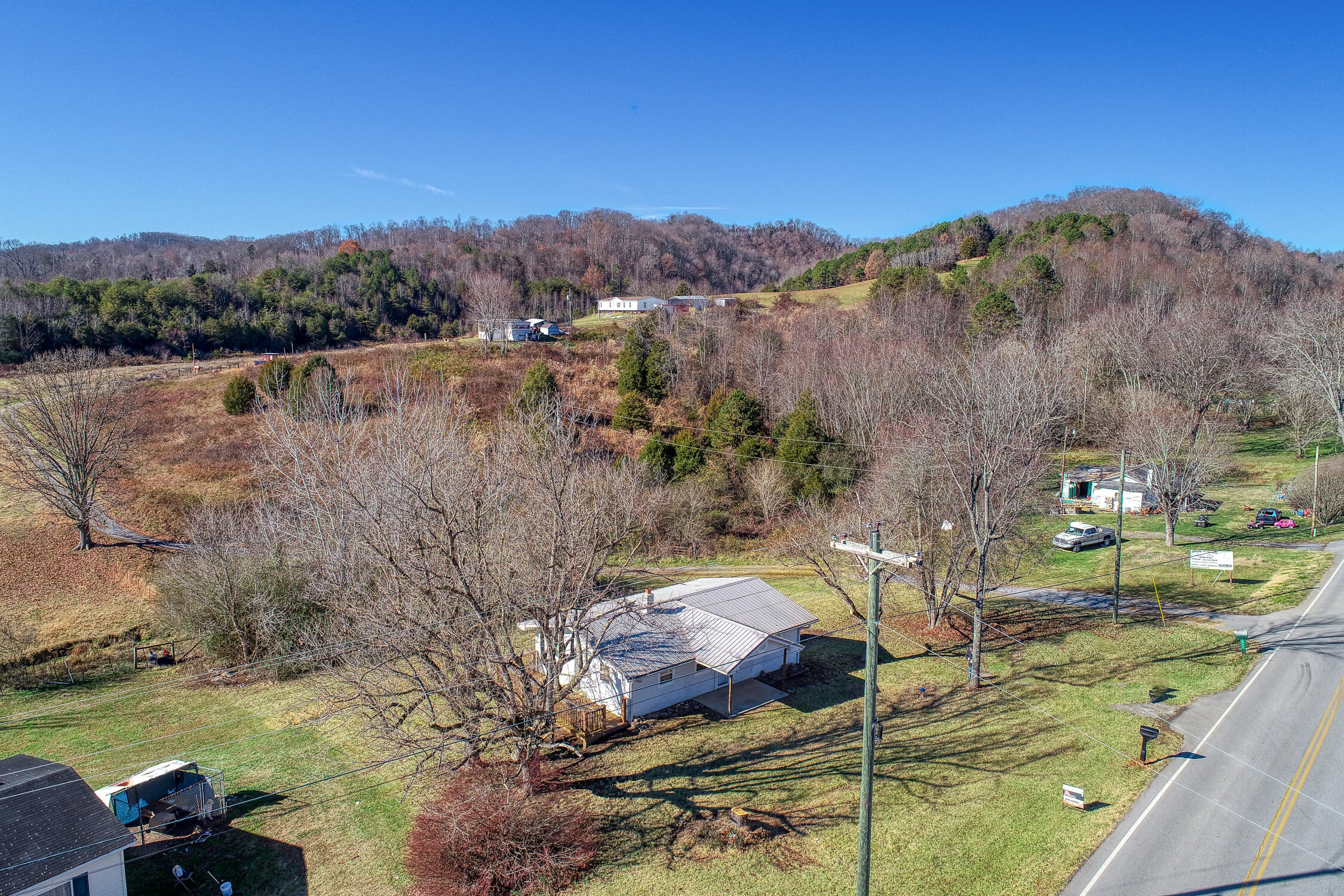 356 Gravely Valley Road Surgoinsville, TN 37873 - Photo 15 of 69 BG. 356 Gravely. Surg MLSa (20 of 29) V