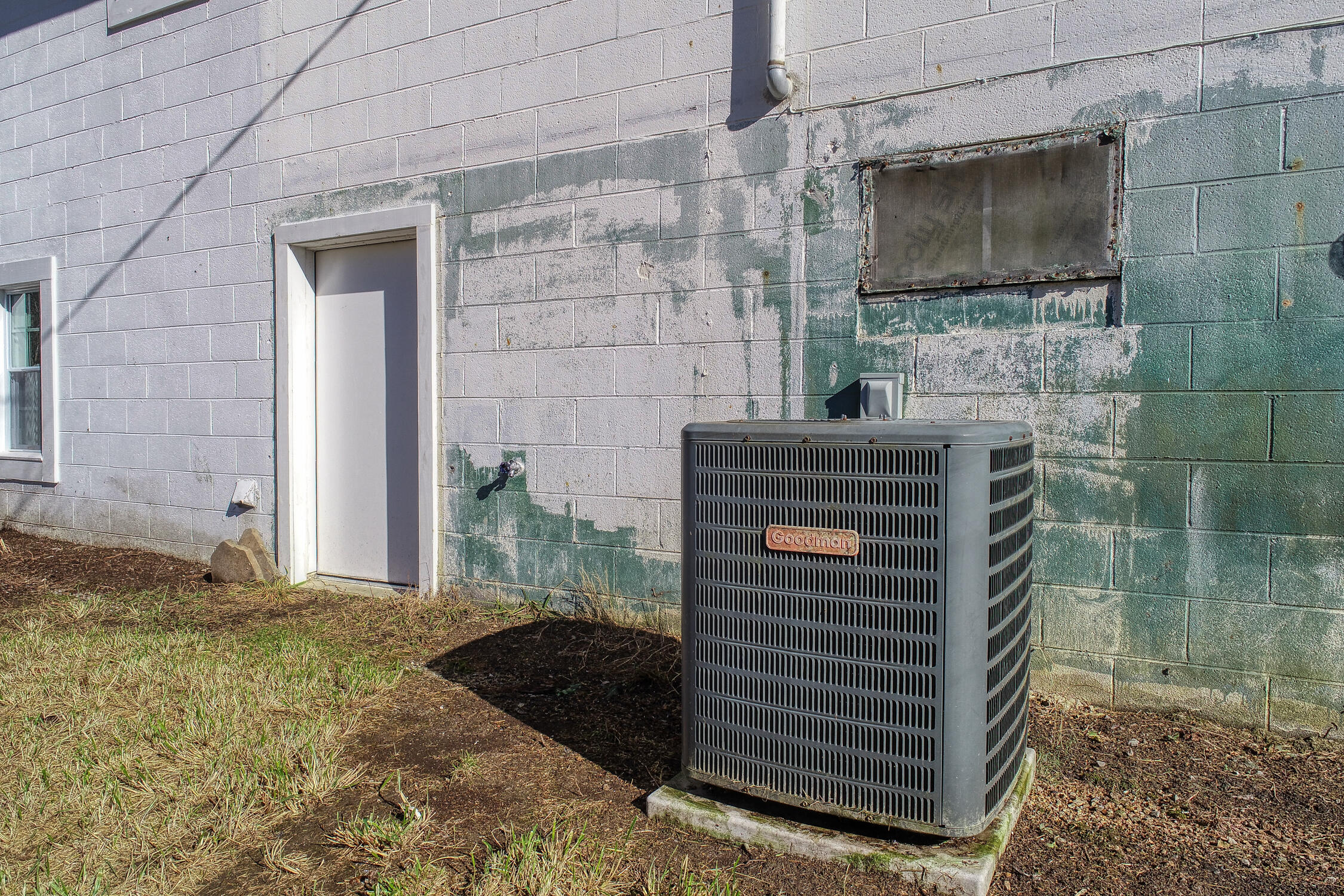 356 Gravely Valley Road Surgoinsville, TN 37873 - Photo 9 of 69 Updated HVAC.