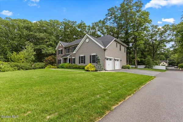 $929,000 | 76 Tamarack Lane, Colonie, NY 12309