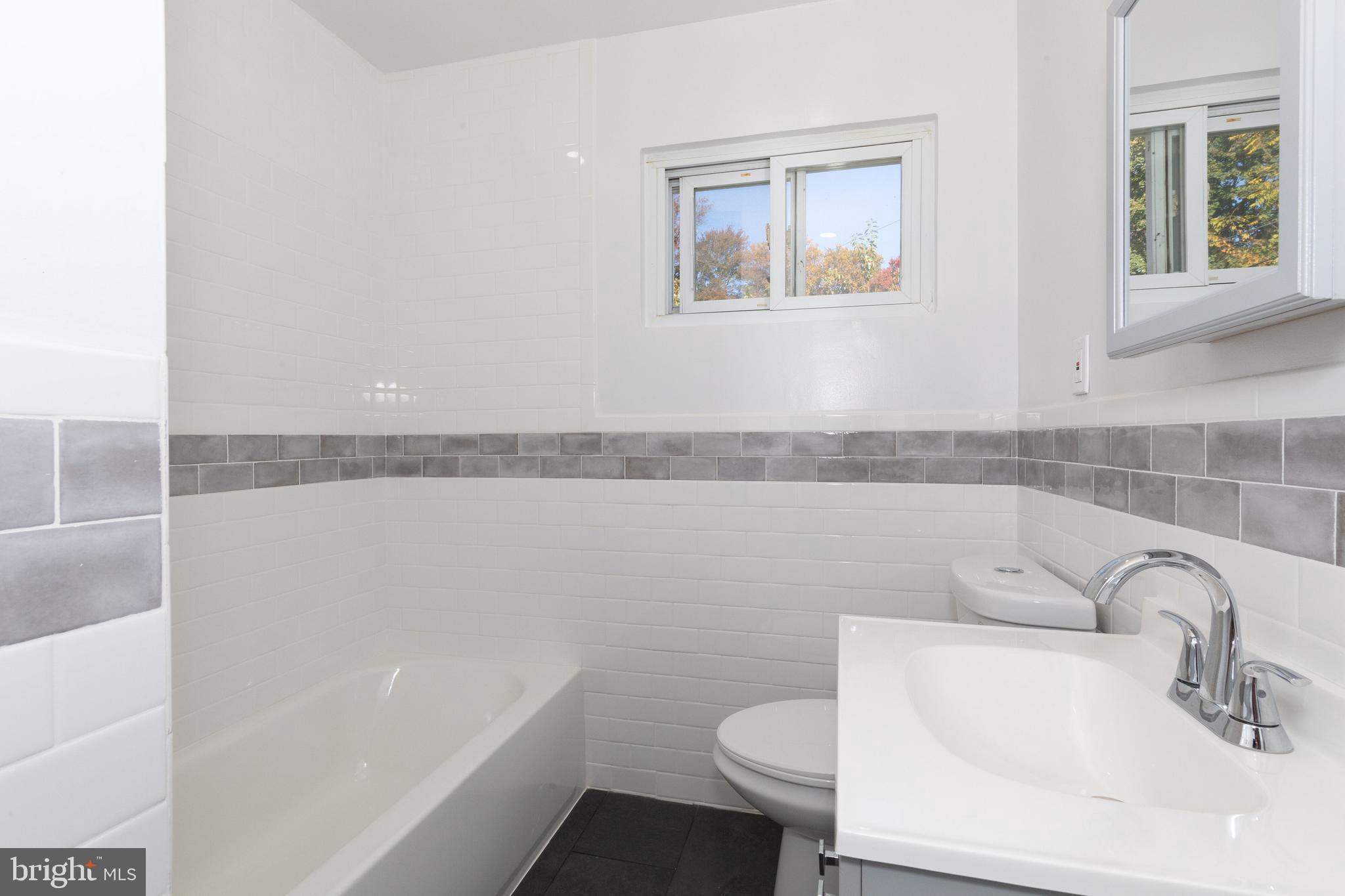 1552 Fitzwatertown Road Willow Grove, PA 19090 - Photo 17 of 23 Full Bathroom