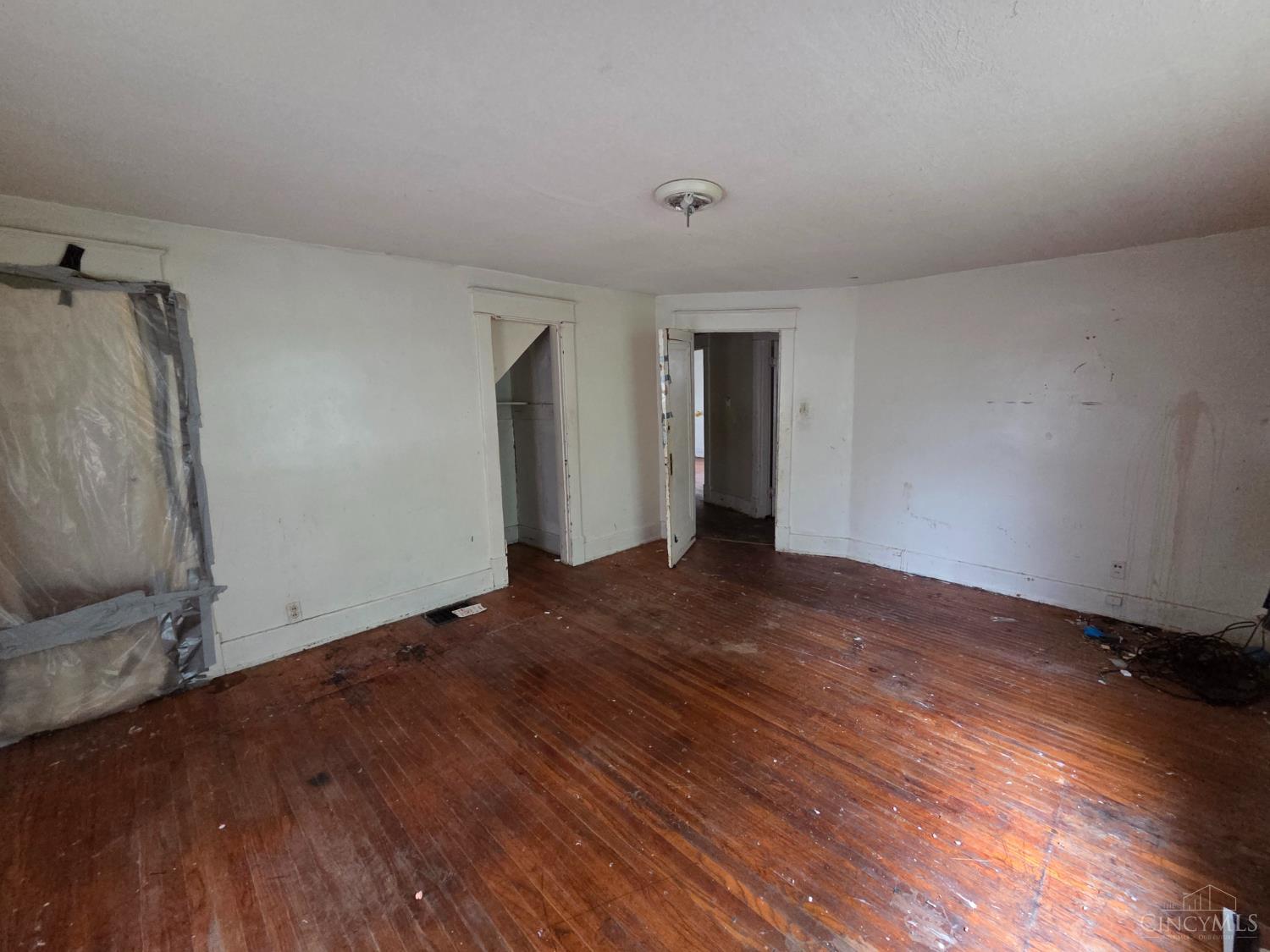 5529 Stewart Road Cincinnati, OH 45227 - Photo 7 of 9 Gallery Image 7