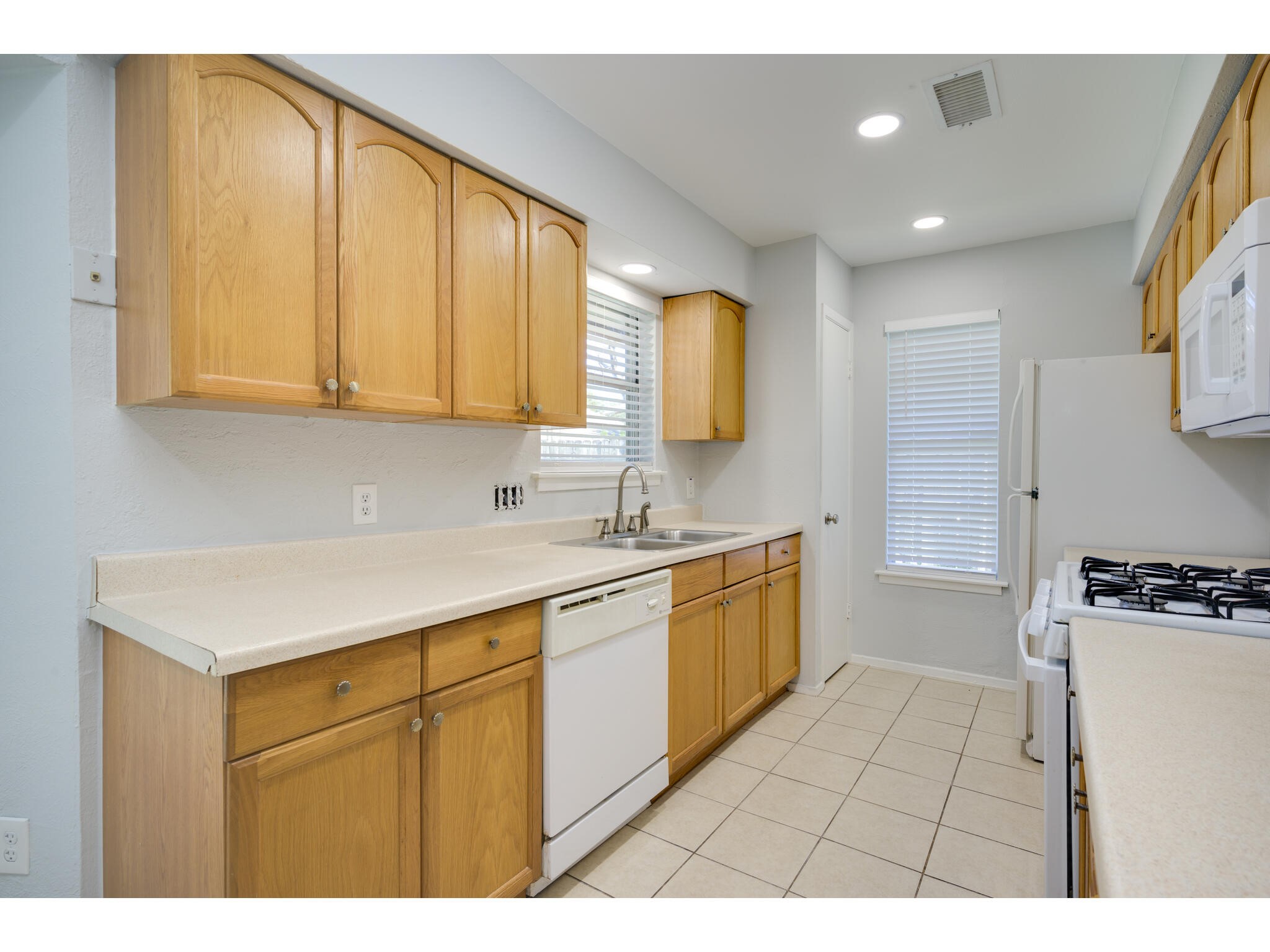 2104 Magazine Street Austin, TX 78727 - Photo 8 of 29