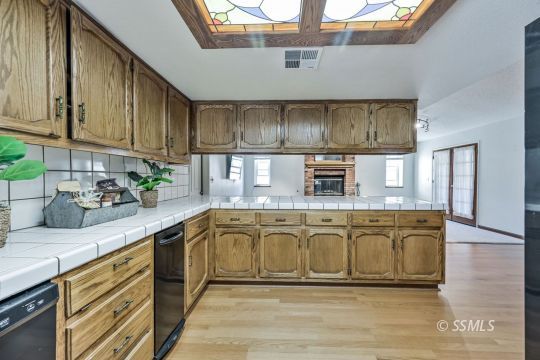 1129 West Denise Avenue Ridgecrest, CA 93555 - Photo 4 of 32