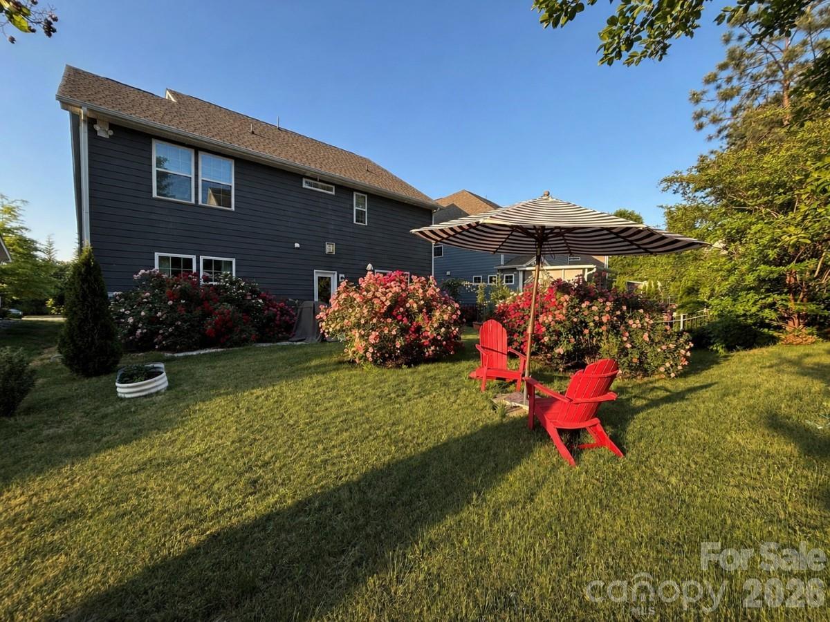 134 Dry Rivers Lane Mooresville, NC 28117 - Photo 26 of 29 a backyard of a house with lots of green space and fountain