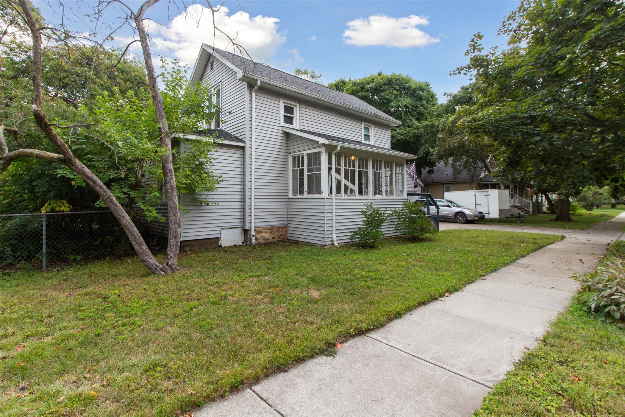 617 South Lansing Street Mount Pleasant, MI 48858 - Photo 1 of 40 02-617-S-Lansing-St-Mt-Pleasant-MI-48858