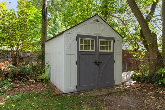 $186,000 | 617 South Lansing Street, Mount Pleasant, MI 48858