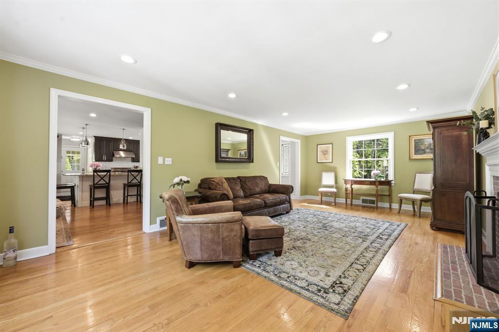 62 Fells Road Verona, NJ 07044 - Photo 7 of 48