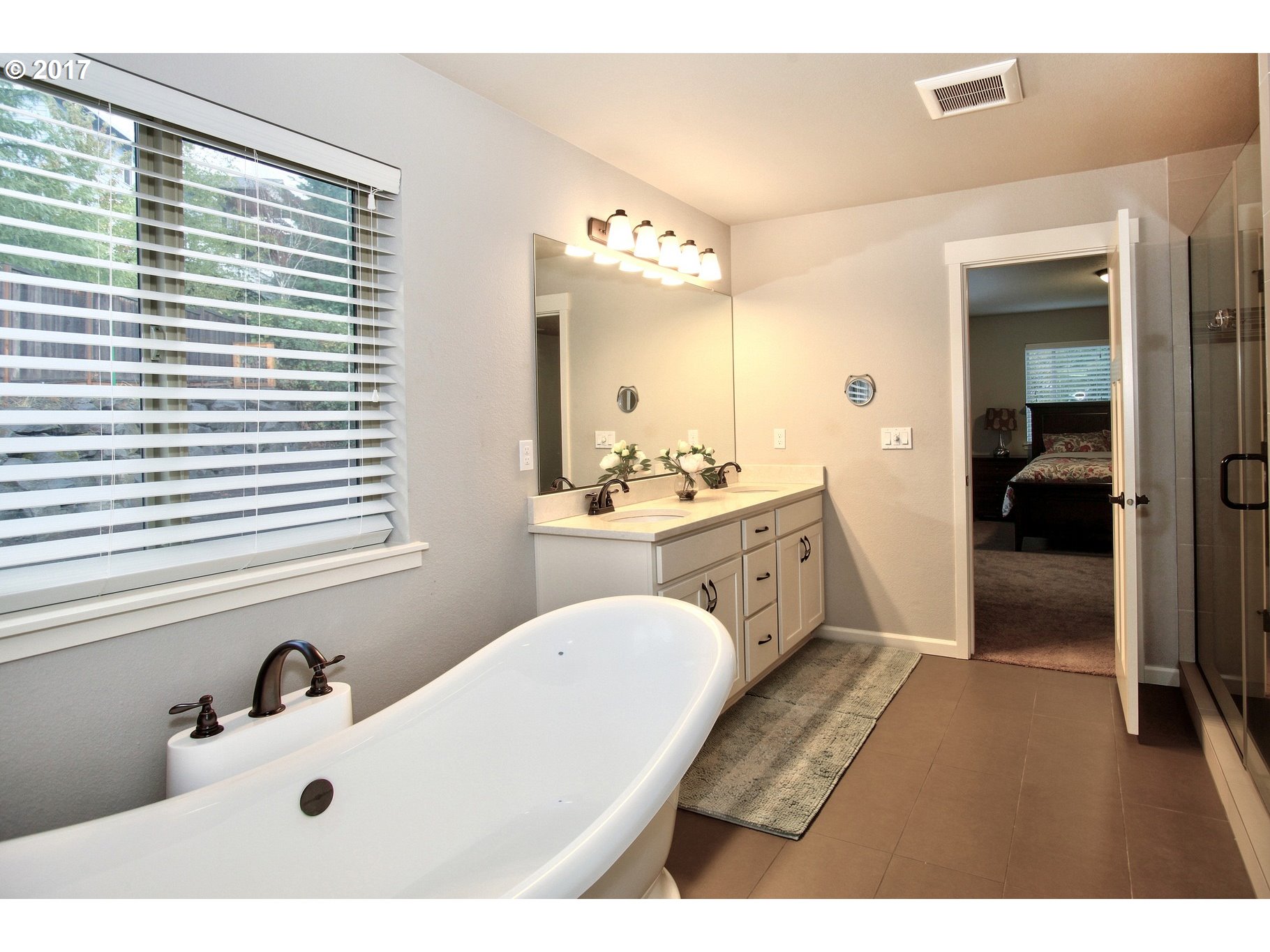 12723 Southwest Willow Point Lane Tigard, OR 97224 - Photo 14 of 27 a en suite bathroom with a tub sink and mirror