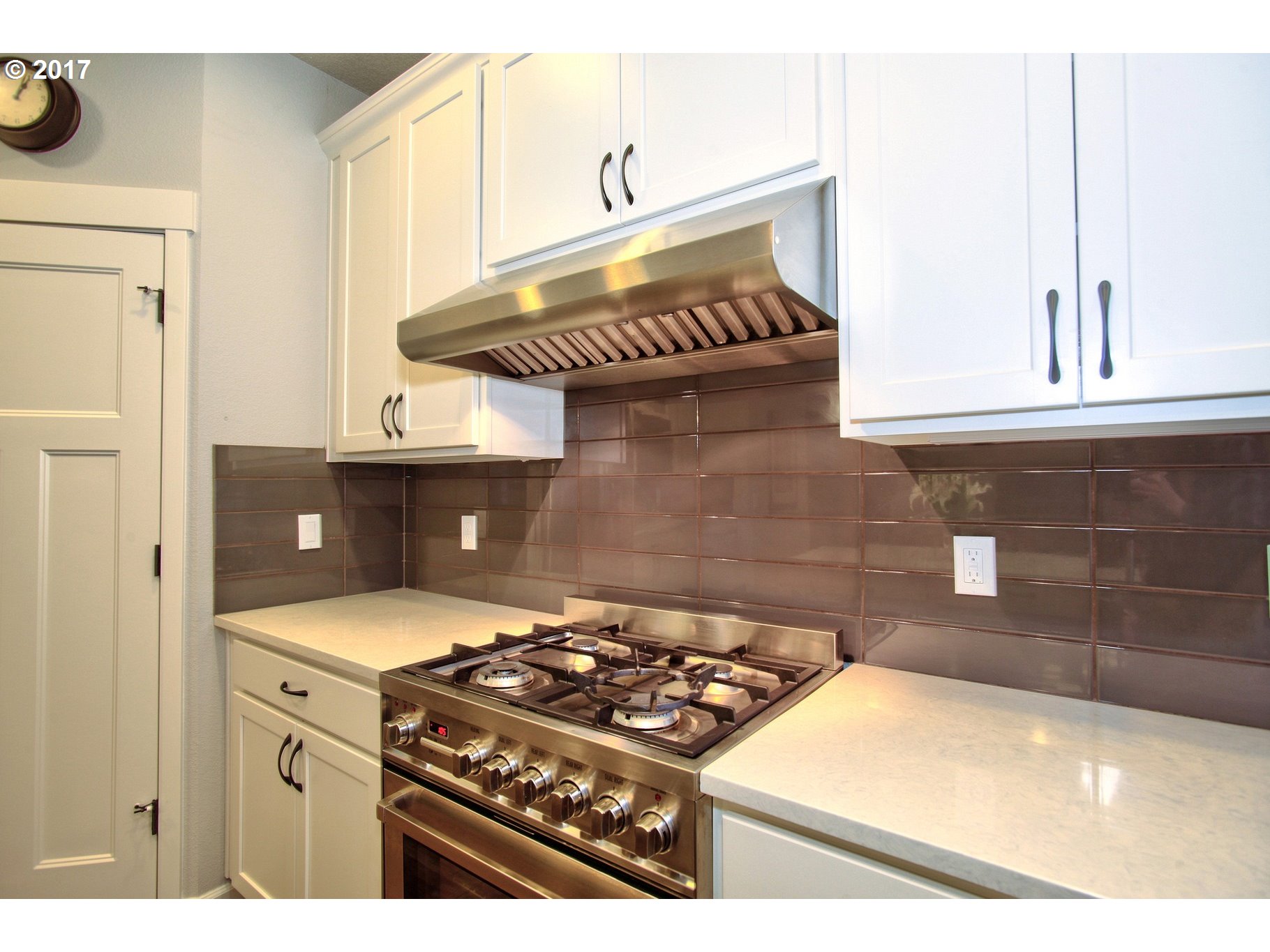 12723 Southwest Willow Point Lane Tigard, OR 97224 - Photo 4 of 27 a kitchen with a stove and a microwave