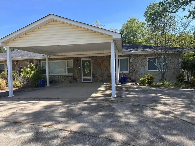 a view of a house with backyard and porch