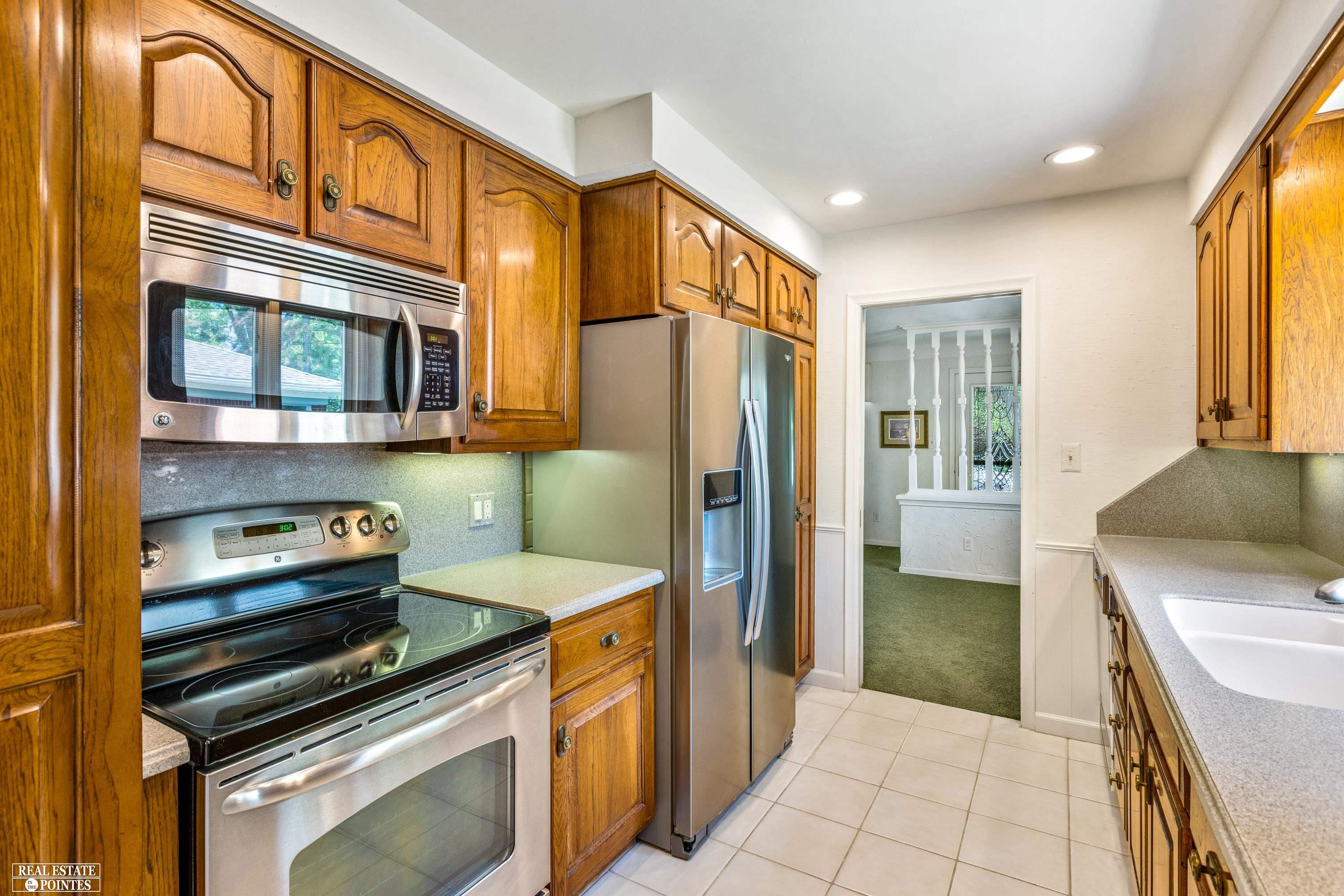 22470 Marter Road St. Clair Shores, MI 48080 - Photo 7 of 33
