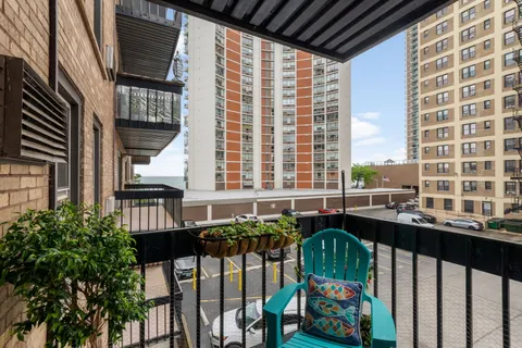 $279,000 | 6121 North Sheridan Road, Unit 3A, Chicago, IL 60660