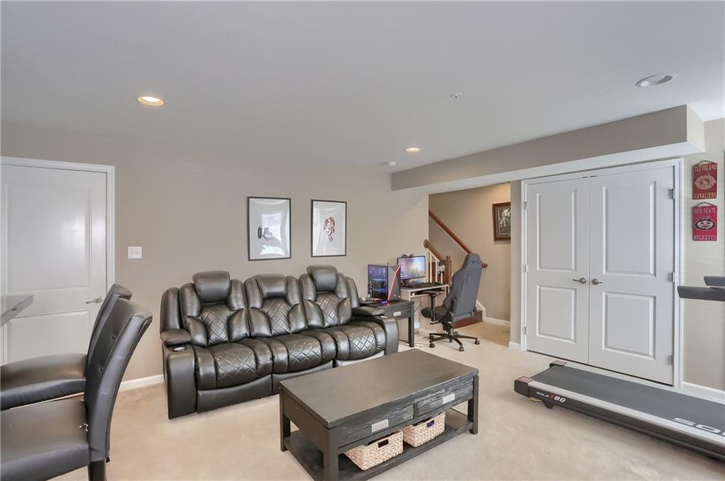 892 Beacon Pittsburgh, PA 15237 - Photo 21 of 24