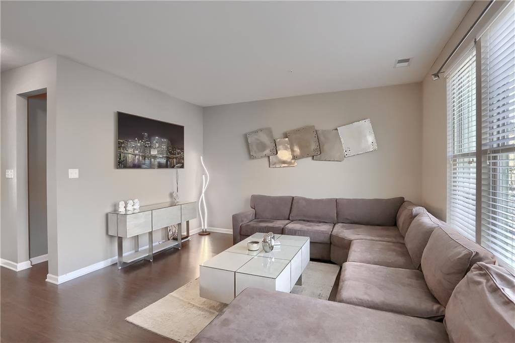 892 Beacon Pittsburgh, PA 15237 - Photo 4 of 24